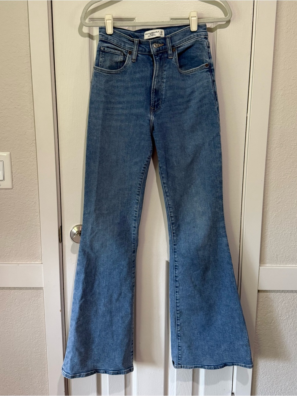 Abercrombie & Fitch Ultra High-Rise Blue Flare Jeans 27 4L curve love